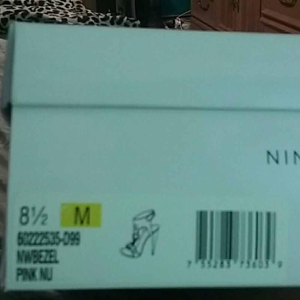 Shoes - Picture 4 of 4